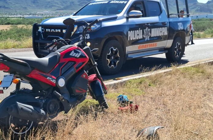 Motociclista accidentado es trasladado a Hermosillo; su estado de salud continúa siendo grave por las lesiones sufridas en el lamentable percance al norte de la ciudad.