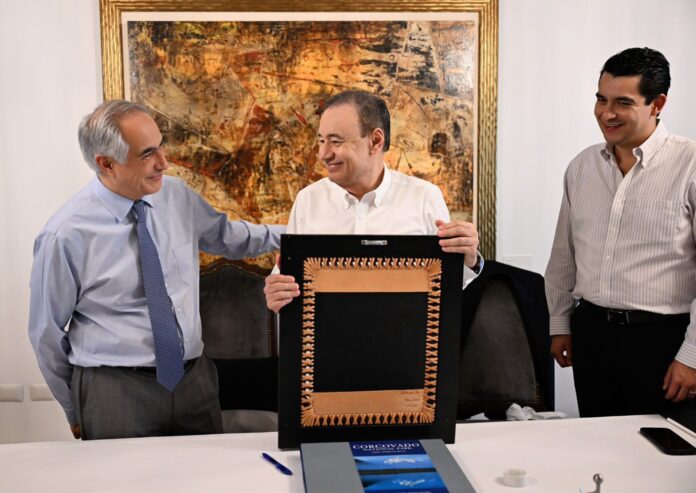 Gobernador Durazo fortalece relación bilateral con Chile para atraer inversión minera; el mandatario estatal se reunió con el embajador de ese país en México, Francisco Javier Chahuán Chahuán.