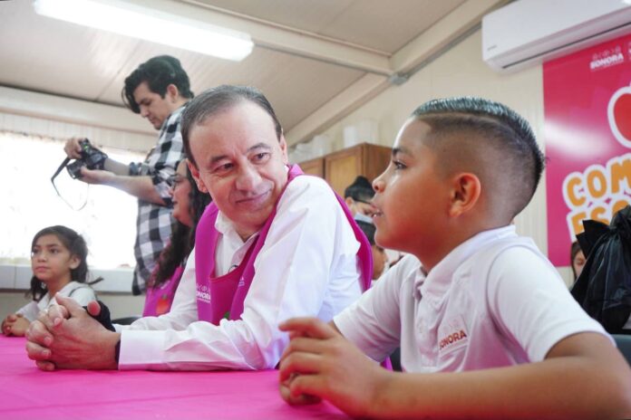 Garantiza Durazo alimentación escolar para estudiantes de Sonora; entrega más de 12.8 millones de raciones este año; más de 200 mil desayunos escolares se brindan diariamente; en lo que va del sexenio se han destinado más de mil 500 millones de pesos a la alimentación escolar.