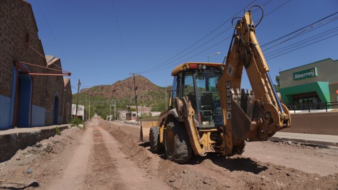 Registra 45 por ciento de avance la pavimentación de la calle 31 en la colonia Golondrinas; como parte del compromiso de seguir impulsando obras que mejoren la movilidad y la calidad de vida de las familias guaymenses.