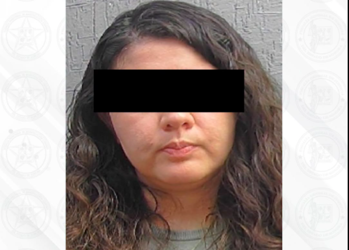 Va a proceso por robo de medicameno en Hospital ‘Chávez’; Alejandra “N”, de 34 años de edad, empleada del Isssteson fue detenida el día 01 de octubre.