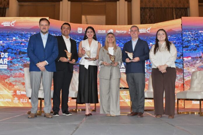 Dialogan en el Foro Mundial de Energía Solar de Hermosillo sobre la colaboración entre sectores para la profesionalización de los jóvenes; panelistas de Hermosillo, España y Noruega compartieron información sobre acciones que promueven la competitividad de las y los profesionistas en el mercado laboral de energía y electromovilidad.