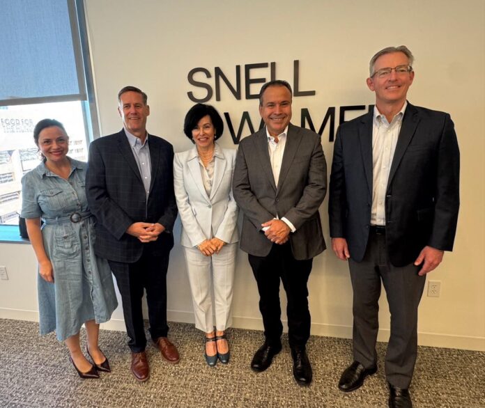 Impulsa Toño Astiazarán desarrollo económico de Hermosillo con alianzas en innovación y semiconductores en Arizona; el presidente municipal expuso la agenda de electromovilidad, tecnología e inversión que posiciona a Hermosillo como un destino atractivo para la industria de alta tecnología.