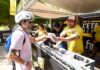Comienza a sentirse la fiesta del Tour de France con entrega de kits a ciclistas en Parque Madero