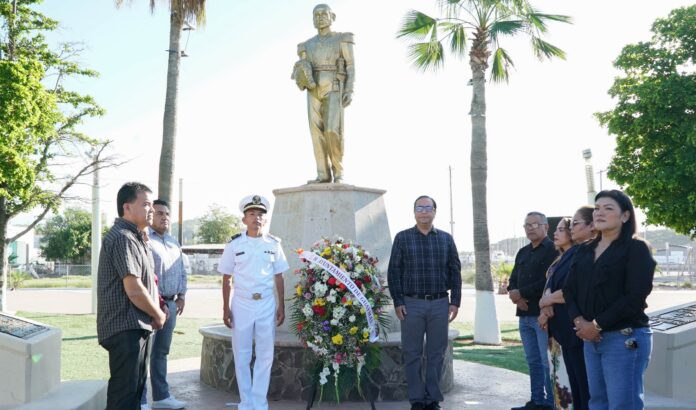 Conmemora Ayuntamiento natalicio de José María Yáñez; rindieron honores y colocaron ofrenda floral en el monumento del llamado el más grande defensor de Guaymas.