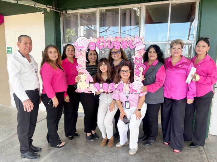 IMM lleva al Conalep actividades por el Día Internacional de la Lucha contra el Cáncer de mama; entre las actividades estuvo la formación del lazo rosa, con la participación de jóvenes estudiantes del plantel.