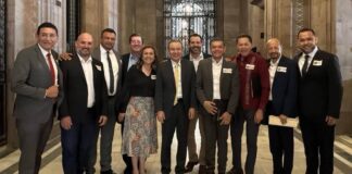 Alcalde acompaña a gobernador Durazo en reunión para revisar avance de programa de vivienda en Palacio Nacional