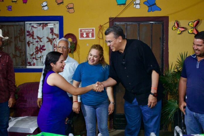 Cumple diputado Ramón Flores compromiso con la Casa Hogar Mamá Estefana; donde realizó la entrega de aparatos ortopédicos como parte de un compromiso previamente establecido con este espacio.