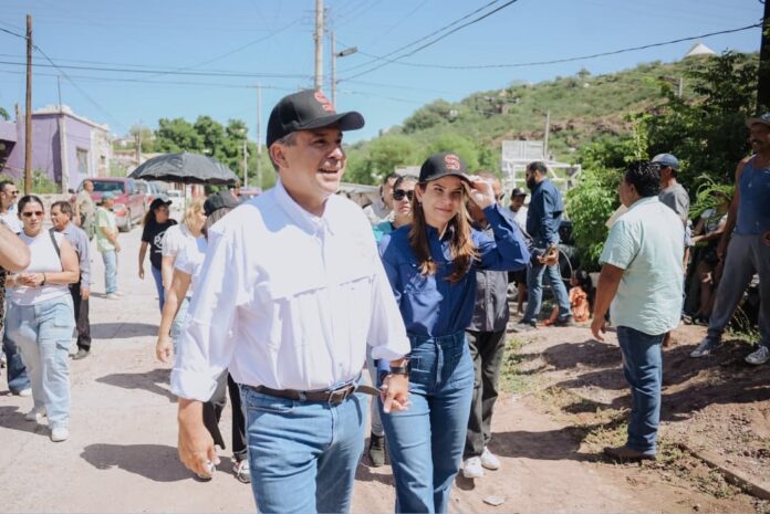 Ayudan a familias afectadas en Guaymas y Empalme por huracán ‘Polo’; motivado por su firme vocación de servicio y amor a su tierra natal, Toño Astiazarán y su esposa Patty Ruibal unieron esfuerzos con Sonora Con Todo para donar de primera necesidad a la población damnificada en Guaymas y Empalme.