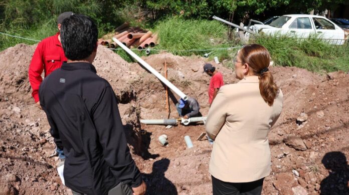 Supervisa doctora Karla Córdova avance de obras que mejoran movilidad, servicios y seguridad en colonias de Guaymas.