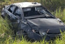 Joven mujer seriamente lesionada en volcamiento