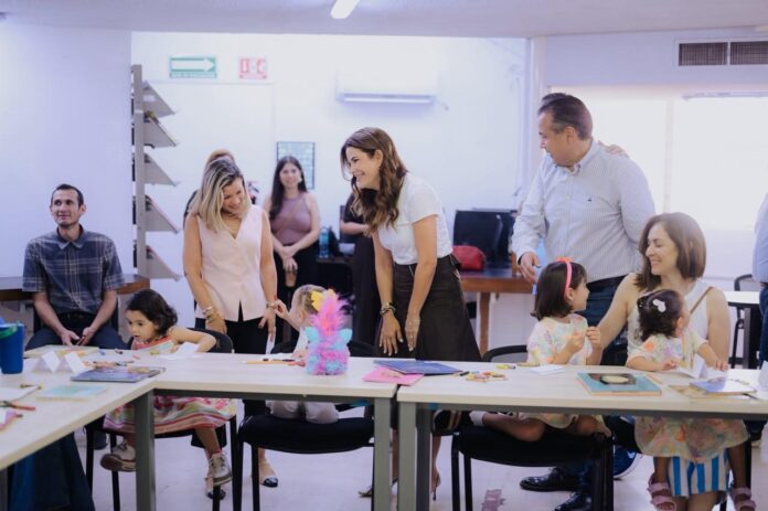 Apoyan Toño Astiazarán y Patty Ruibal a la comunidad con mejoras a Biblioteca Pública Rafael V. Meneses; actualmente cuenta con una Ludoteca Infantil renovada, Sala de Acervos y la Sala Laura Delia Quintero donde se llevan a cabo lecturas y talleres.