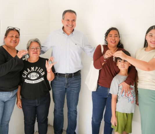 Beneficia Toño Astiazarán a familias de El Ranchito con cuartos adicionales en su vivienda