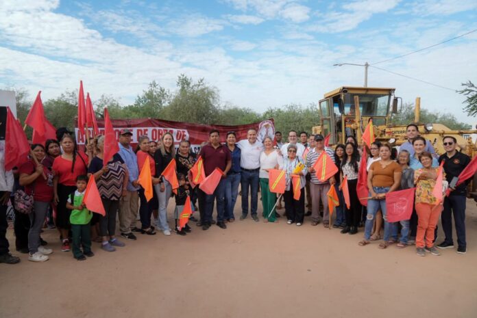 Da banderazo Toño Astiazarán a pavimentación con concreto hidráulico en La Antorcha; con una inversión cercana a los 5 millones de pesos del recurso FAIS, el presidente municipal dio el banderazo a la obra de concreto hidráulico frente a la Escuela Primaria Nueva Creación.