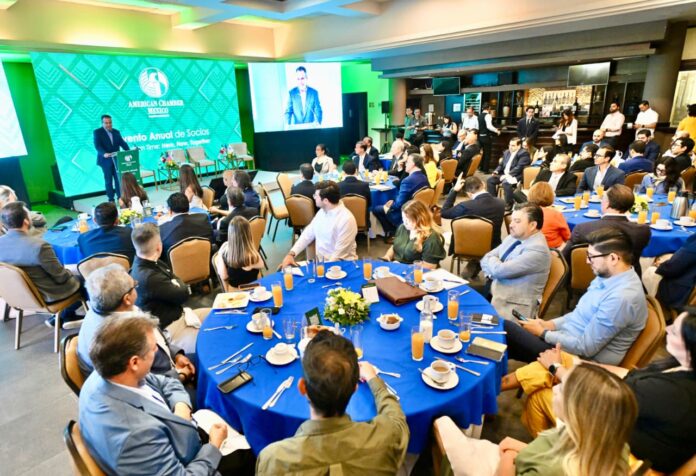 Destaca Toño Astiazarán liderazgo económico de Hermosillo en el encuentro de Amcham; la American Chamber México reconoce la relevancia de la capital sonorense en el corredor de Norteamérica.