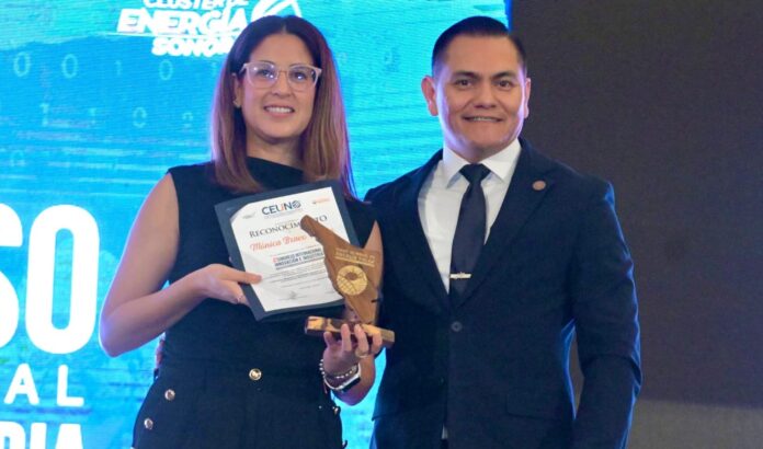 Comparte Mónica Bravo herramientas para fortalecer habilidades y liderar proyectos en Foro Mundial de Energía Solar; la conferencista abrió el ciclo de conferencias del último día con una plática impulsada por la Universidad CEUNO, dirigida a estudiantes y público en general.