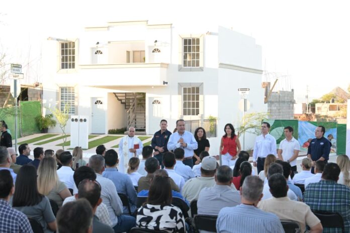 Inaugura Toño Astiazarán desarrollo habitacional sustentable y accesible al Sur de la ciudad; el proyecto impulsado mediante Sello H 2.0 contempla 200 viviendas, paneles solares y diseño adaptado al clima de Hermosillo para favorecer la economía y el bienestar de las familias.