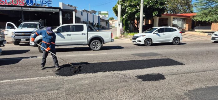 Sin descanso acciones intensivas de bacheo en Hermosillo; se trabaja con cuadrillas de día y de noche para rehabilitar calles, avenidas y vialidades principales.