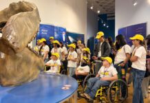 Viven niñas y niños del Club Teletón la experiencia “TIBURONES” que suma más de 15 mil visitantes