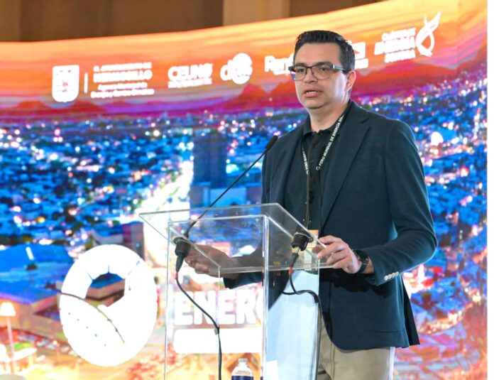 Abordan democratización y automatización de energías limpias en el Foro Mundial de Energía Solar 2026; tras el conversatorio de apertura entre Antonio Astiazarán y Justin Trudeau, expertos expusieron los avances del programa Techos Solares para el Bienestar y el uso de robótica avanzada en parques solares.