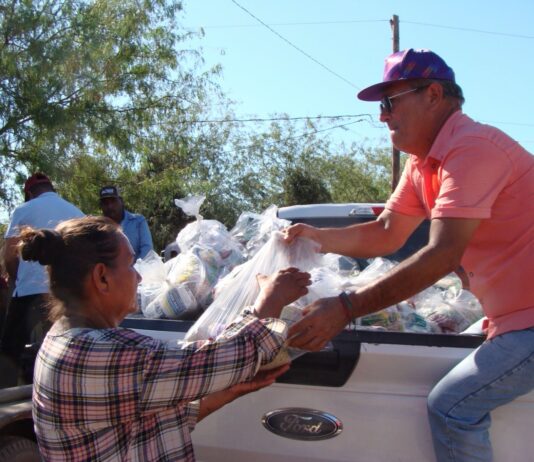 DIF lleva apoyos a comunidades yaquis afectadas por el huracán Polo