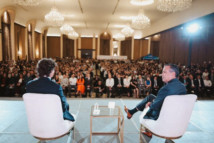 Destaca Justin Trudeau liderazgo de Hermosillo en desarrollo sustentable en Foro Mundial de Energía Solar; el ex primer ministro de Canadá compartió con Antonio Astiazarán experiencias y perspectivas sobre políticas públicas, energías limpias y desarrollo sostenible.